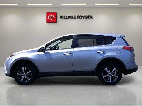 Certified 2018 Toyota RAV4 XLE AWD/4WD image 2