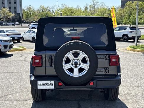 Used 2022 Jeep Wrangler Unlimited Sport image 3