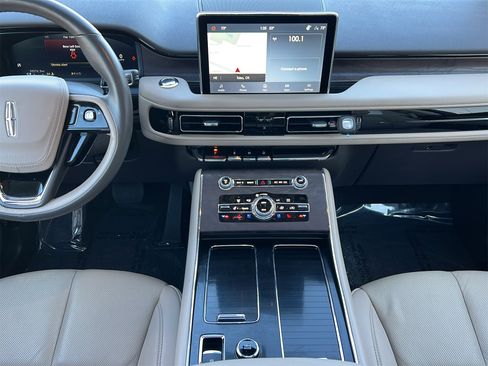 Used 2023 Lincoln Aviator Reserve w/ Equipment Group 201A image 12