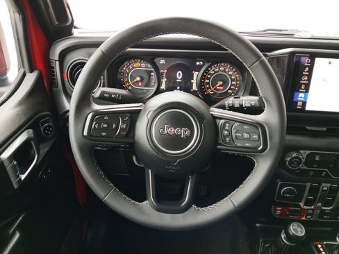 Used 2025 Jeep Wrangler Unlimited Rubicon AWD/4WD image 21