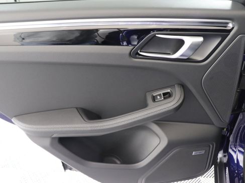 Certified 2025 Porsche Macan AWD/4WD image 16