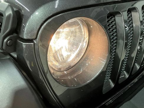 Used 2021 Jeep Wrangler Unlimited Sport image 29