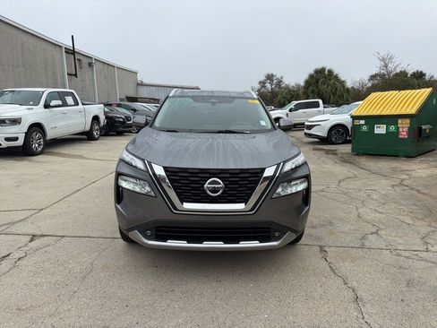 Used 2021 Nissan Rogue Platinum image 2