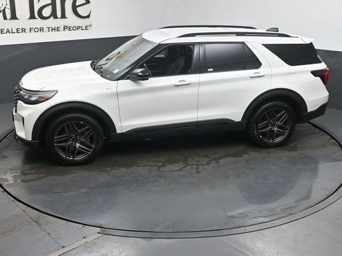 Used 2025 Ford Explorer ST-Line w/ ST-Line Street Pack AWD/4WD image 60