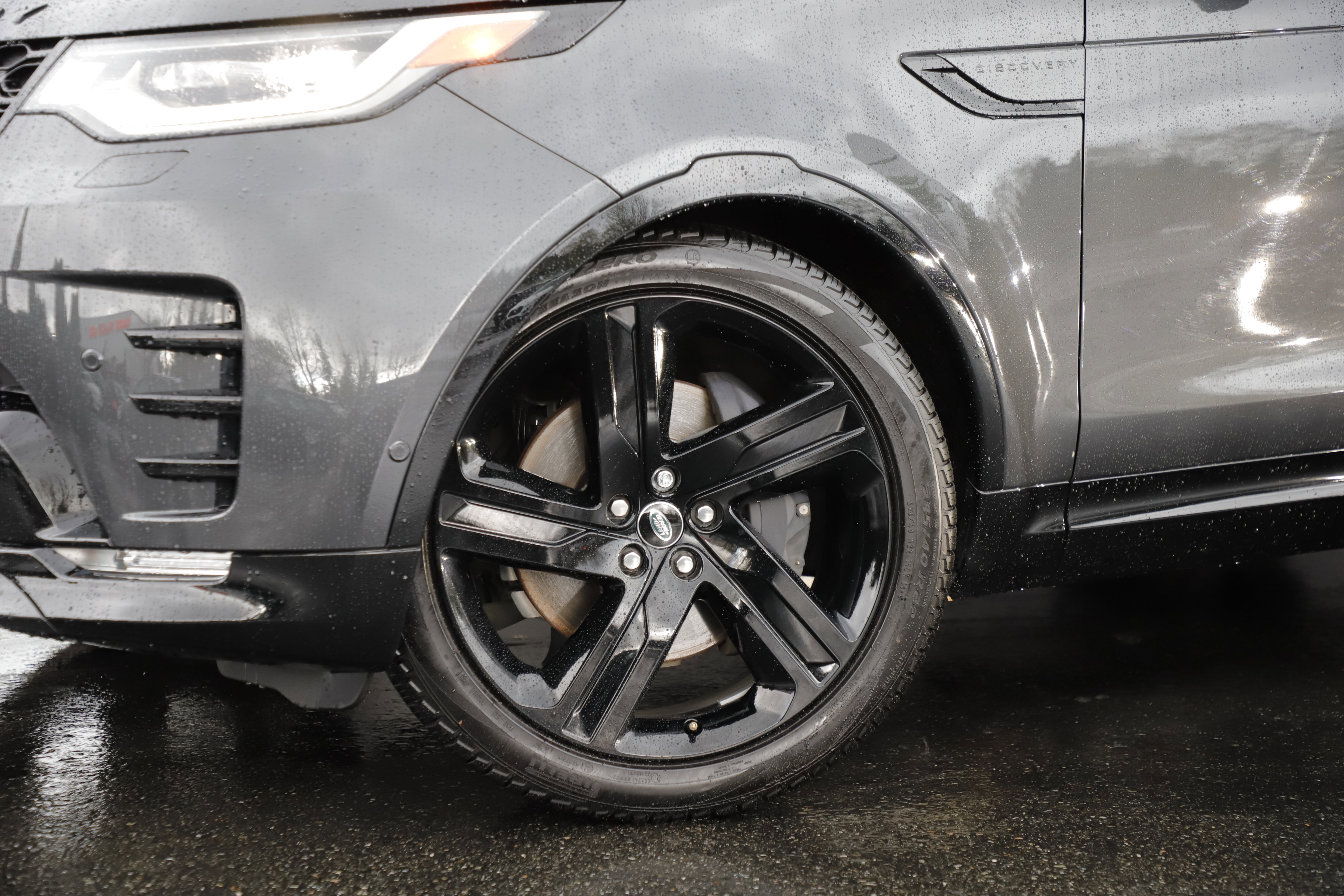 Certified 2025 Land Rover Discovery Dynamic SE AWD/4WD image 2
