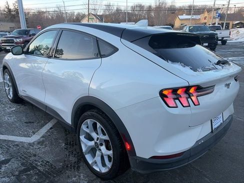 Used 2022 Ford Mustang Mach-E Select image 5