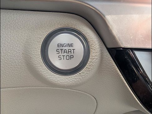 Used 2024 Kia Telluride S FWD image 7