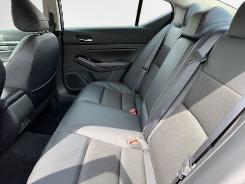 Used 2025 Nissan Altima 2.5 SR FWD image 14