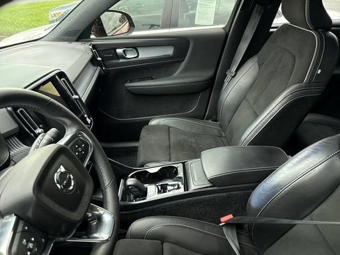 Used 2022 Volvo XC40 T5 R-Design w/ Climate Package AWD/4WD image 17