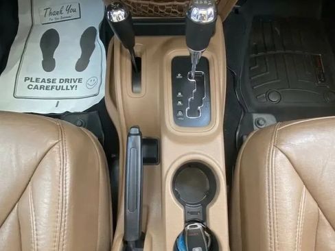 Used 2014 Jeep Wrangler Unlimited Sahara w/ Connectivity Group AWD/4WD image 11