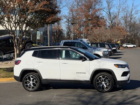 Certified 2024 Jeep Compass Limited image 5