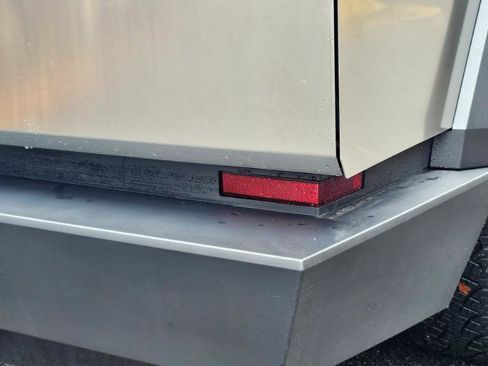 Used 2025 Tesla Cybertruck AWD Crew Cab image 31