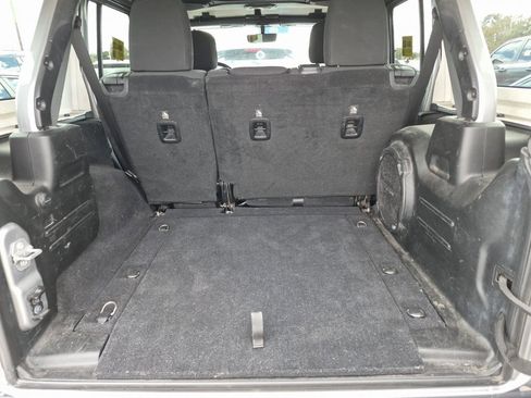 Used 2018 Jeep Wrangler Unlimited Rubicon image 6