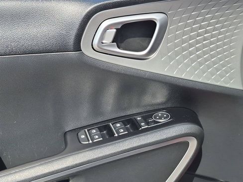 Used 2023 Kia Soul LX w/ LX Technology Package FWD image 13