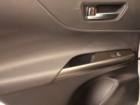 Used 2021 Toyota Venza XLE w/ Softex Package image 30