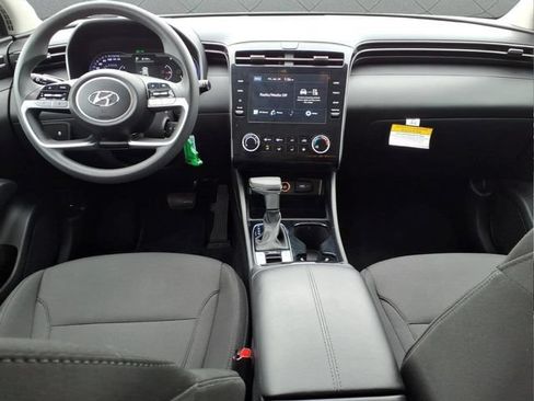 Used 2024 Hyundai Tucson SE AWD/4WD image 16