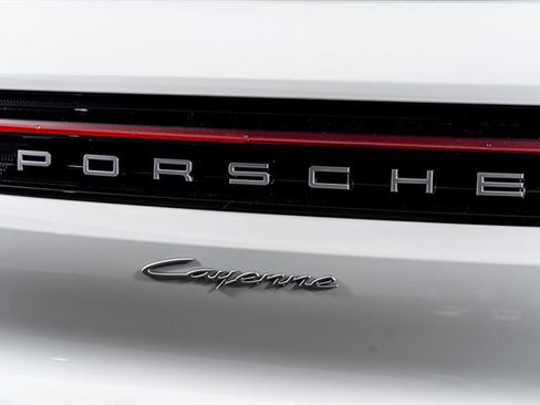 Used 2025 Porsche Cayenne image 51