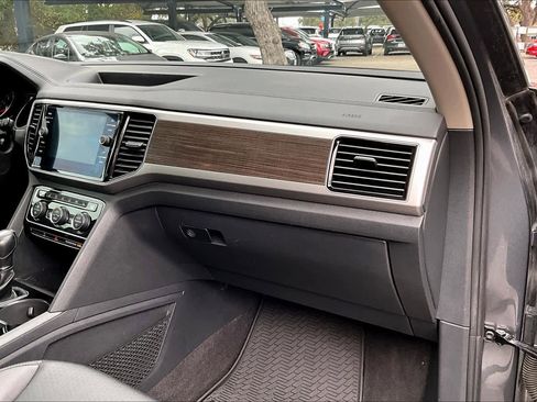 Used 2018 Volkswagen Atlas SEL image 18
