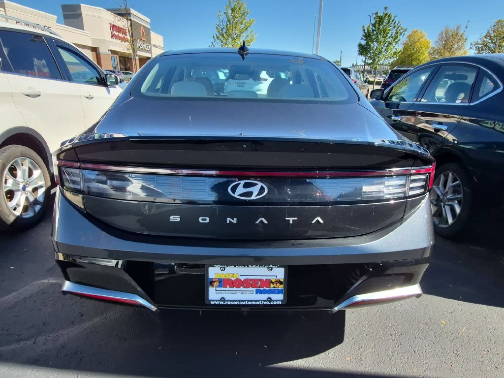 Used 2025 Hyundai Sonata SEL FWD image 3