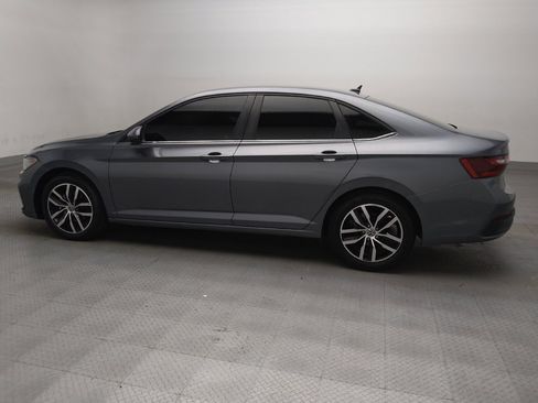 Used 2025 Volkswagen Jetta SE FWD image 3