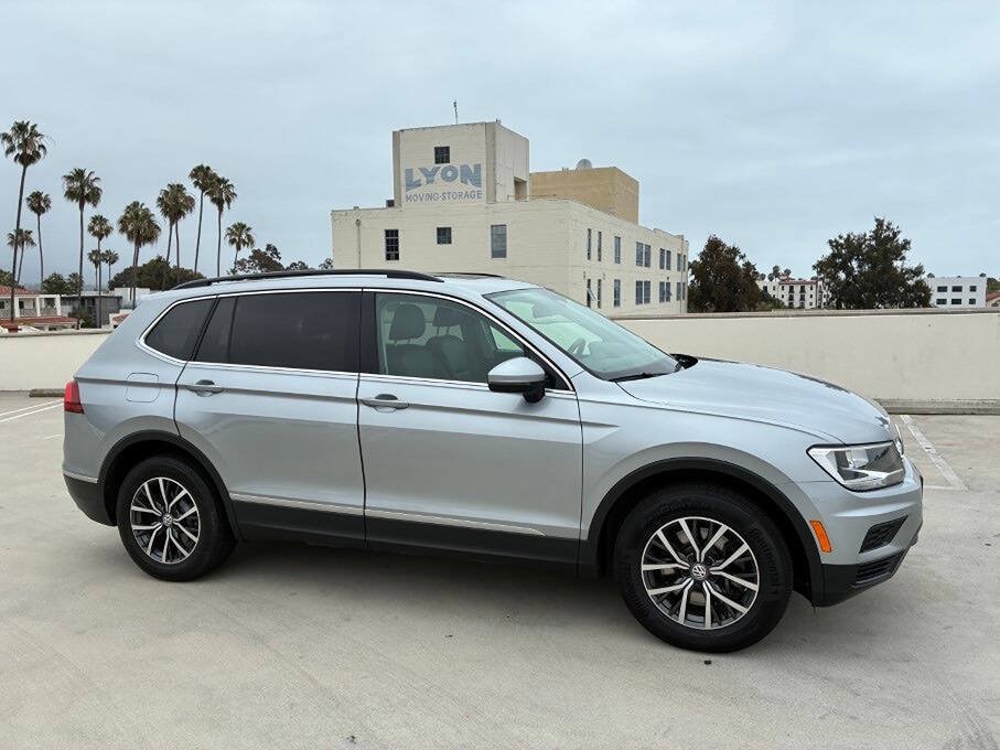 Used 2020 Volkswagen Tiguan SE w/ Panoramic Sunroof Package FWD image 7