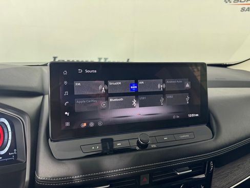 Used 2025 Nissan Rogue Platinum AWD/4WD image 16
