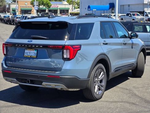 New 2026 Ford Explorer Active w/ Active Comfort Package AWD/4WD image 4