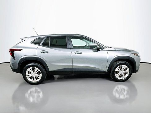 Used 2024 Chevrolet Trax LS FWD image 8