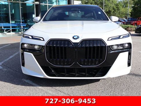 Used 2026 BMW 750e xDrive w/ Luxury Rear Seating Package AWD/4WD image 13