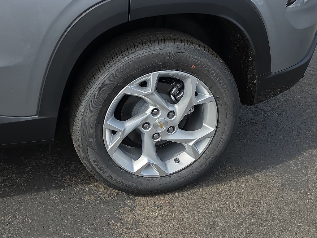 New 2026 Chevrolet Trax LS w/ LS Convenience Package FWD image 11