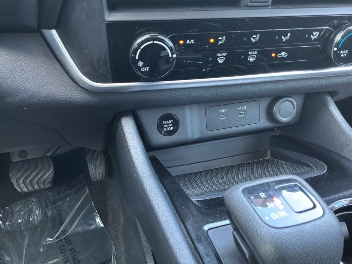 Used 2025 Nissan Rogue S FWD image 18