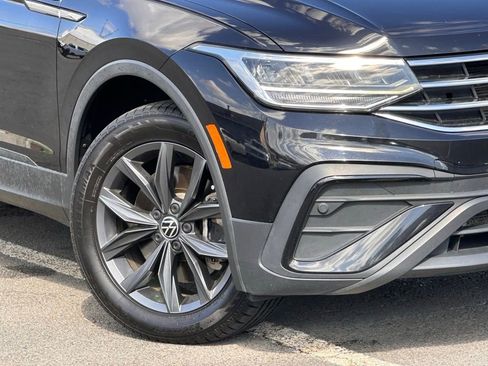 Used 2023 Volkswagen Tiguan SE image 40