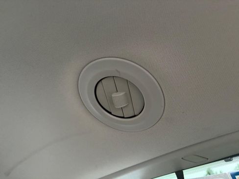 Used 2022 Chrysler Pacifica Touring-L FWD image 32