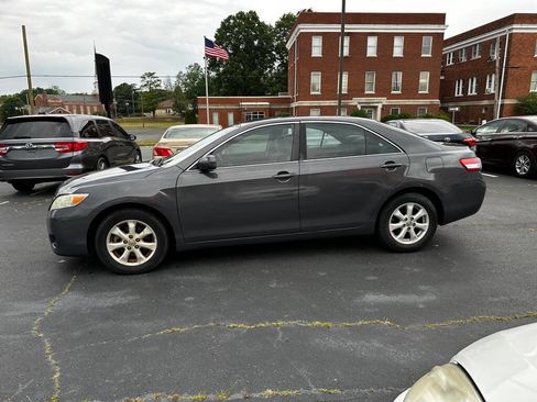 Used 2011 Toyota Camry LE w/ LE Extra-Value Pkg FWD image 4