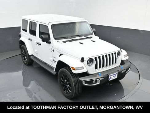 Used 2023 Jeep Wrangler Unlimited Sahara w/ Dual Top Group AWD/4WD image 22