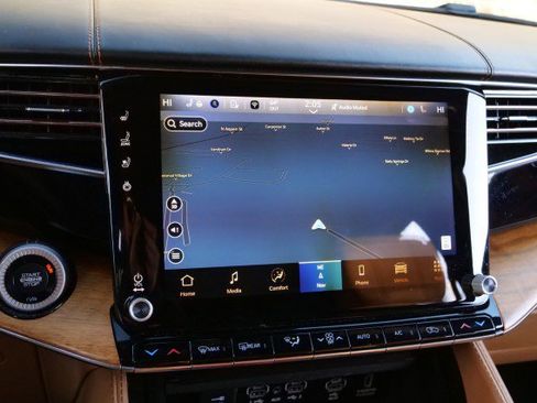 Used 2022 Jeep Grand Wagoneer Series III w/ Rear Seat Video Group 1 image 11