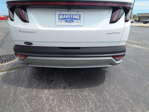 Used 2025 Hyundai Tucson Limited AWD/4WD image 24