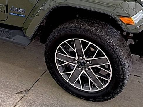 Used 2024 Jeep Wrangler High Altitude AWD/4WD image 18