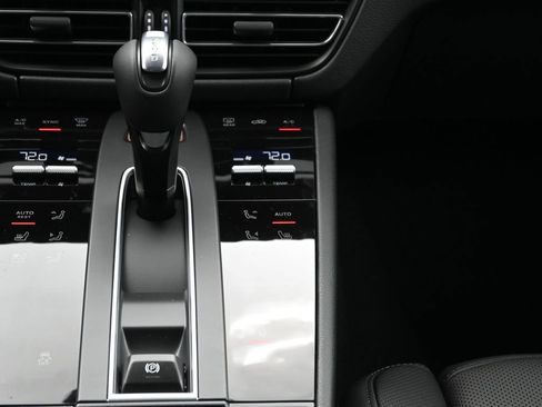 New 2026 Porsche Macan AWD/4WD image 24