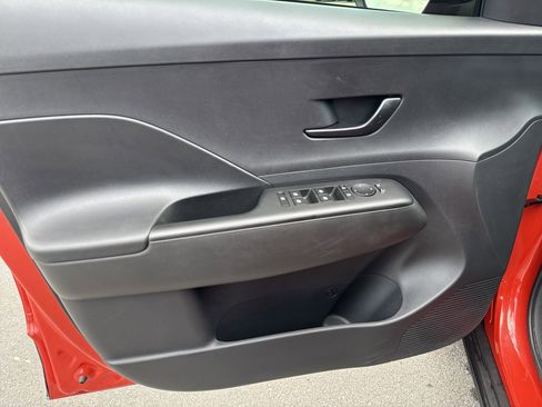 Used 2025 Hyundai Kona SEL image 15