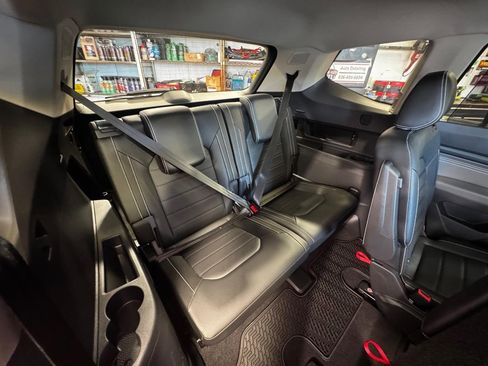 Used 2023 Volkswagen Atlas SEL Premium image 12