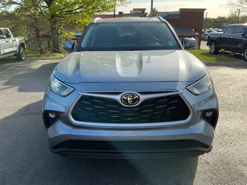 Used 2022 Toyota Highlander XLE image 4
