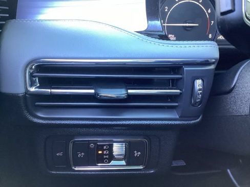 Used 2021 Lincoln Corsair AWD w/ Premium Package image 33