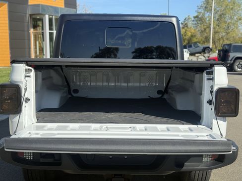 Used 2024 Jeep Gladiator Sport image 4