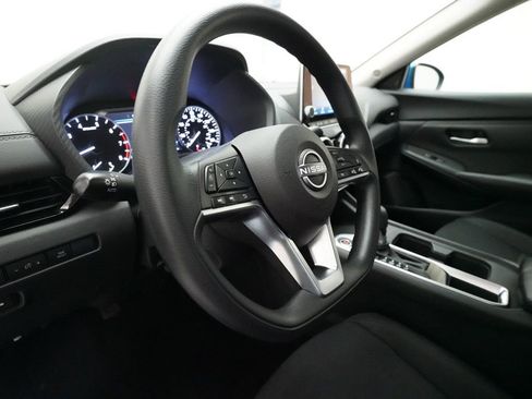 Used 2025 Nissan Sentra SV FWD image 8