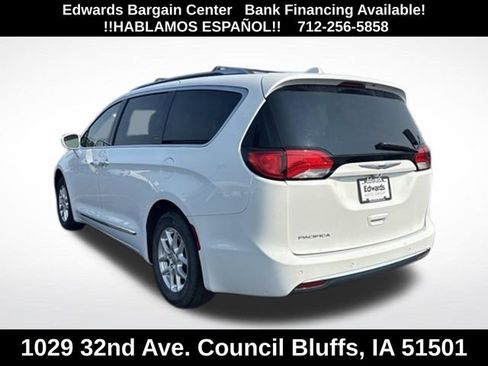 Used 2020 Chrysler Pacifica Touring-L FWD image 5