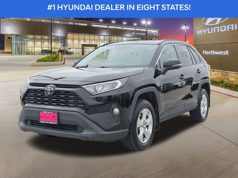 Used 2020 Toyota RAV4 XLE w/ Carpet Mat Package image 2