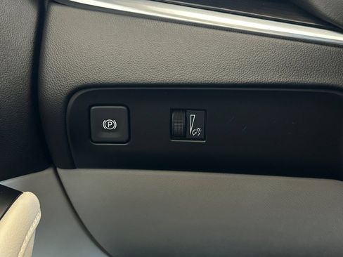 Used 2023 Buick Enclave Essence FWD image 28