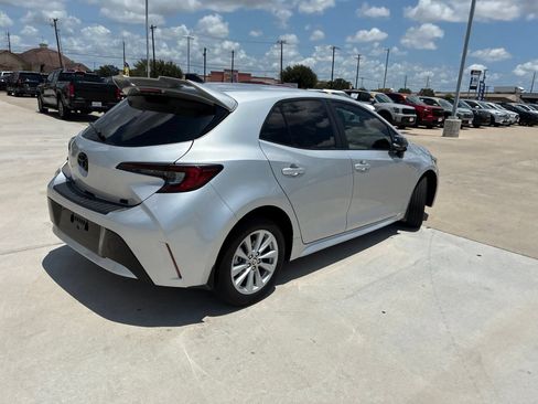 Used 2026 Toyota Corolla SE FWD image 3