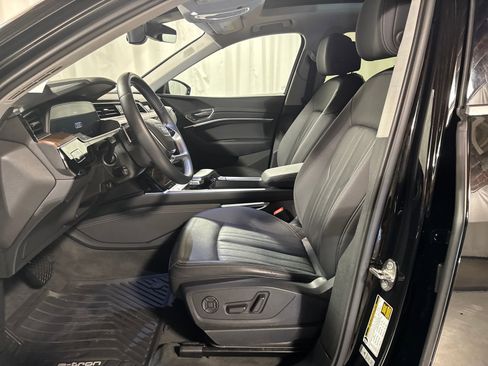 Used 2019 Audi e-tron Premium Plus image 3